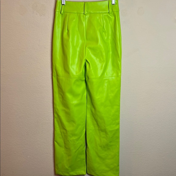 Meshki 2-Pc Sz Small Green Crop Top worn Em­ma Her­nan as in Sell­ing Sun­set - Picture 9 of 16